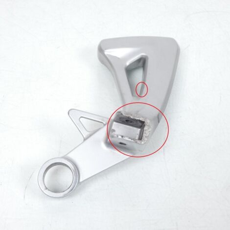 [PRODUIT D'OCCASION] Platine repose pied passager droit pour moto Suzuki 650 SV S 1999 (1/5)