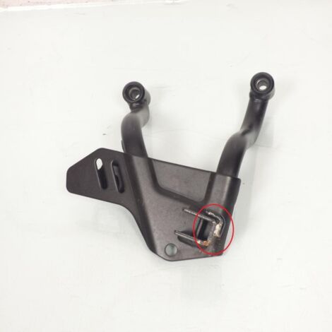 [PRODUIT D'OCCASION] Platine de repose pied passager droit origine pour moto Suzuki (1/2)