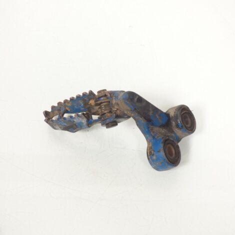[PRODUIT D'OCCASION] Platine de repose pied pilote gauche origine pour moto Suzuki 600 (1/2)
