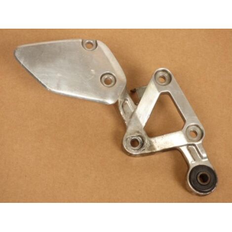 [PRODUIT D'OCCASION] Platine de repose pied pilote droit origine pour moto Yamaha 600