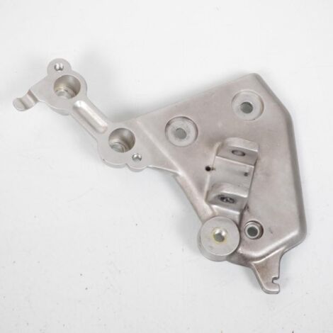 [PRODUIT D'OCCASION] Platine de repose pied pilote droit origine pour moto Triumph (1/2)