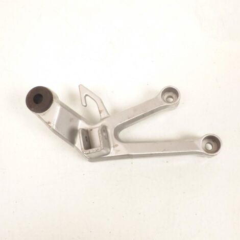 [PRODUIT D'OCCASION] Platine de repose pied passager droit pour moto Suzuki 1000 SV (1/2)