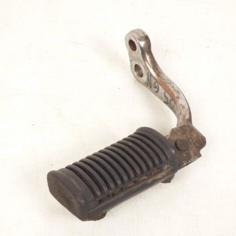 [PRODUIT D'OCCASION] Platine de repose pied pilote droit origine pour moto Suzuki 125 (1/2)