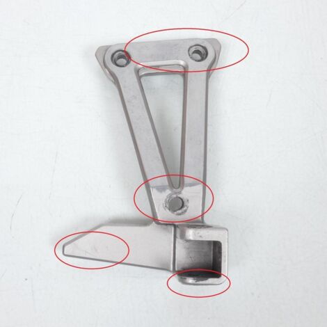 [PRODUIT D'OCCASION] Platine repose pied passager droit pour moto Suzuki Gsf 400 (1/4)