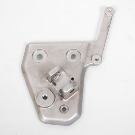 [PRODUIT D'OCCASION] Platine de repose pied pilote gauche origine pour moto Triumph (1/2)