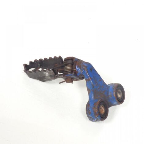 [PRODUIT D'OCCASION] Platine de repose pied pilote gauche origine pour moto Suzuki 600 (1/2)