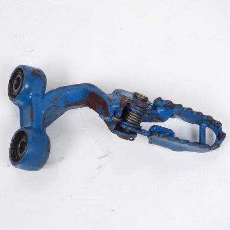 [PRODUIT D'OCCASION] Platine de repose pied pilote droit origine pour moto Suzuki 600 (1/4)