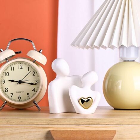 Sculptures de couples enlacés - Solutions de décoration douces et élégantes