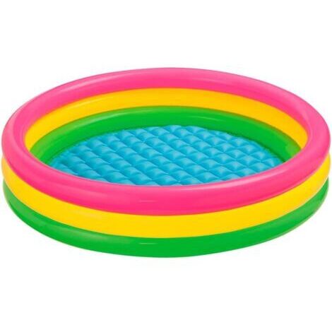 Piscines illuminées par le soleil couchant, pataugeoires extérieures, piscines gonflables de jardin, piscines intérieures avec ballons de mer. (1/3)