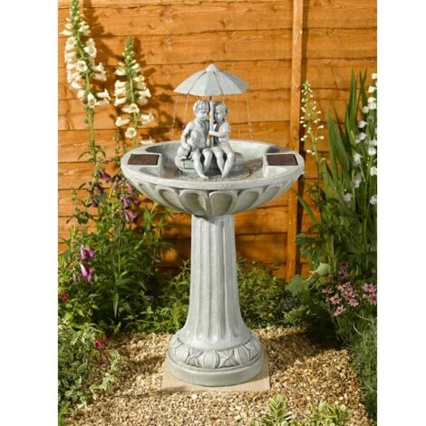 Fontaine solaire parapluie 82 cm – Résine – 2 panneaux solaires – Pompe basse tension – Diamètre 47.5 cm – Poids 8 kg – Garden Mile