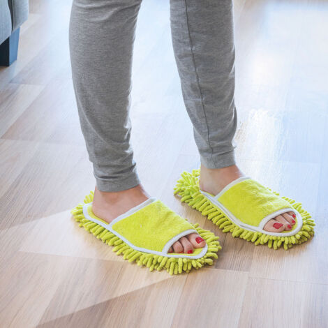 InnovaGoods presenta las Zapatillas Mopa Mop&Go, una innovadora solución para mantener tu hogar limpio de manera fácil y cómoda. Diseñadas para of (1/5)