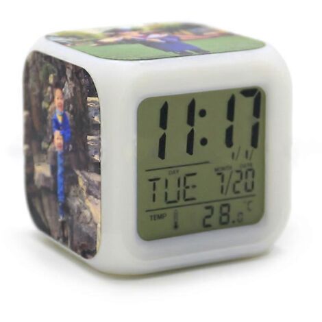 Réveil LED numérique 7 couleurs changeantes, horloge de bureau lumineuse colorée, décoration chambre à coucher, veilleuse nocturne avec changement de couleur. (1/4)