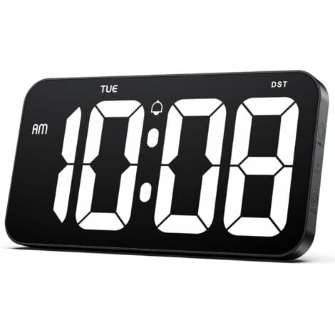 Grande horloge murale numérique avec d'énormes chiffres clairs de