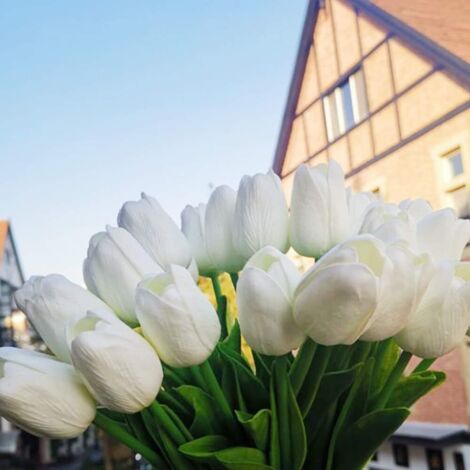 Lot de 24 fausses tulipes artificielles en latex Au toucher réel Pour bouquets à faire soi-même, fête de mariage, fête prénatale, décoration de la maison Blanc (1/5)