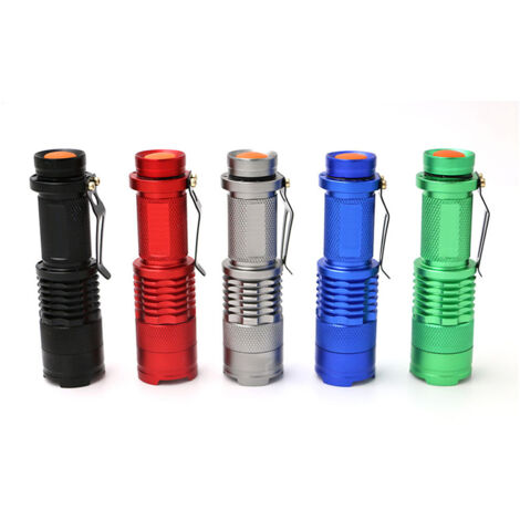 5Une mini lampe torche télescopique rechargeable, disponible en rouge, vert, bleu, noir et argent (1/5)