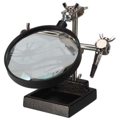TROISIÈME MAIN AVEC LOUPE