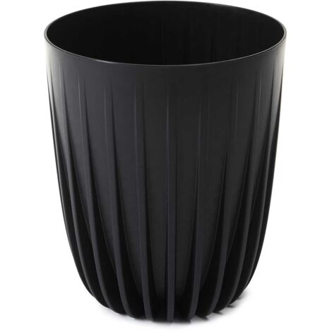Maceta reciclable ECO despojada de su color negro (1/5)