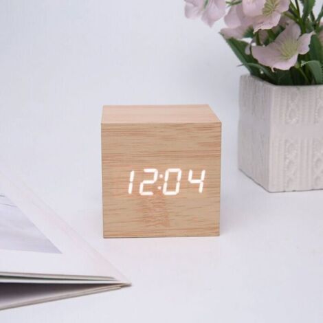 Réveil numérique LED avec affichage date/température, 3 alarmes, 3 niveaux de luminosité, fonctionne sur batterie ou secteur. (1/4)