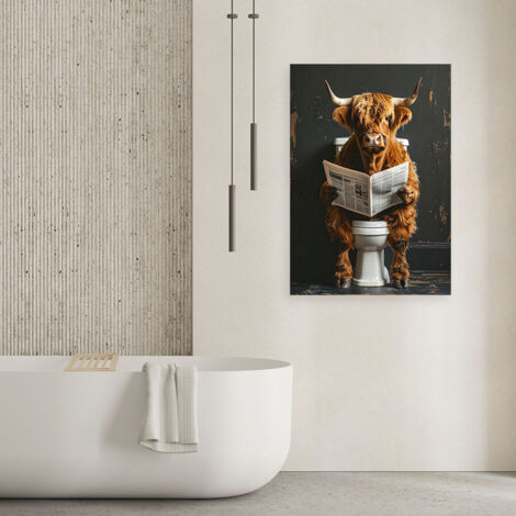 Wandbild Schottische Kuh liest Zeitung schwarz und gold 60x90 (1/4)