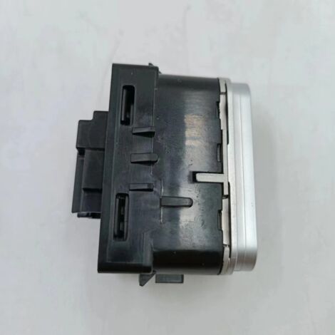 1679054601 7N49 est un interrupteur de lève-vitre Mercedes-Benz (A1679054601) adapté aux modèles GLS167. (1/4)
