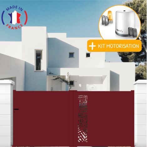 Portail aluminium coulissant découpe laser en kit + Motorisation dimensions L.3000 (entre piliers) X H.1500 mm Couleurs Rouge (RAL 3004)