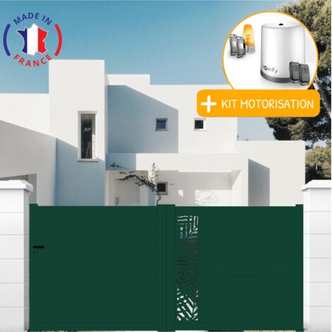 Portail aluminium coulissant découpe laser en kit + Motorisation dimensions L.3000 (entre piliers) X H.1500 mm Couleurs Vert (RAL 6005)