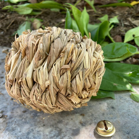 New straw-woven pet toy for hamsters, rabbits, and parrots a straw ball for play and chewing built-in bell. (1/5)