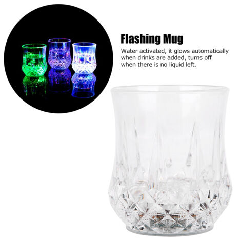 Verre LED Sensor Lumière Couleur Changeante Automatique Mug Bar Disco Party Dimensions 8.6x7.2x7.2cm Couleur Transparent Matière Acrylique 2 Batteries CR2025 Durée Lumière 40h 1 Pièce (1/5)
