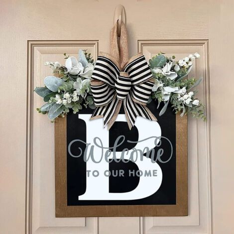 Couronne de porte avec lettre et garlande artificielle - Plaque de bienvenue personnalisable pour toute l'année (1/5)