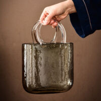 Vase en Verre Purse Rose - Modèle Bag avec Poignée - Unique Forme Sac à Main pour Décor et Bouquets (28.5cm, Diamètre 19.5cm)