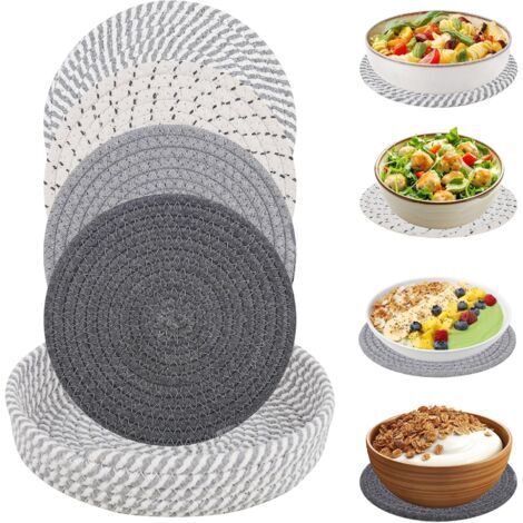 Dessous de Plat 4 Pièces Dessous de Plat Original, sous Plat de Table Dessous de Plat Sapin Ensemble de Dessous de Plat en Bois pour Plats Chauds avec Panier de Rangement pour Table et Meubles 20 cm