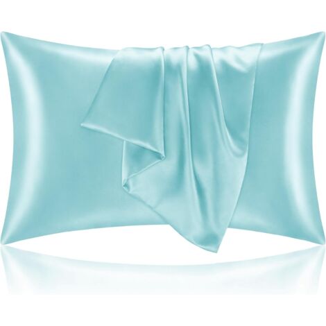 Cette taie d'oreiller en satin de soie glacée est confectionnée dans un tissu extrêmement doux et mesure 51 x 76 cm en taille standard. (1/5)