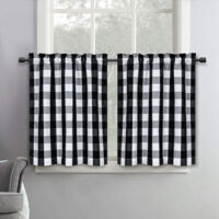 Juego de 2 cortinas de cocina a cuadros blancos y negros de 60 x 90 cm, lavables, filtran la luz, ligeras, con bolsillo para barra y antiarrugas.