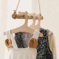 Lot de 30 cintres en bois pour vêtements de bébé - Pour vêtements de bébé - Pour chambre d'enfant