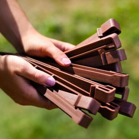 Lot de 20 Piquets d'ancrage en Plastique pour Bordure de Jardin 24,5 cm - Piquets de Jardin Robustes, Marron (1/5)