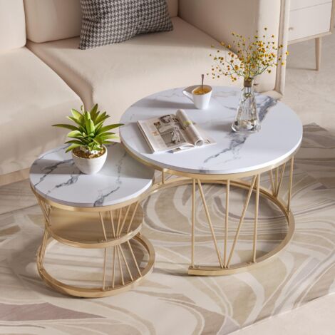 Dans Les Nuages – Lot de 2 tables basses gigognes rondes 70 cm – Plateau brillant en PVC effet marbre – Pieds en acier doré – Design moderne