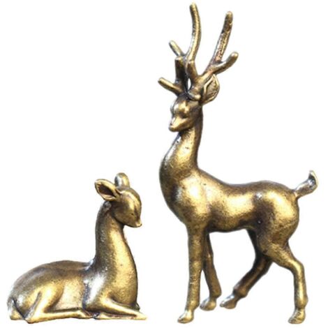Petit ornement décoratif de table en alliage de cuivre représentant un cerf Sika. (1/5)