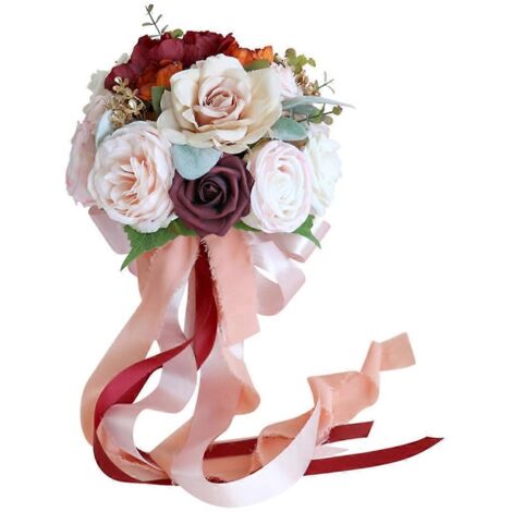 Bouquet de mariée romantique : la mariée tient un bouquet composé de roses artificielles. (1/5)