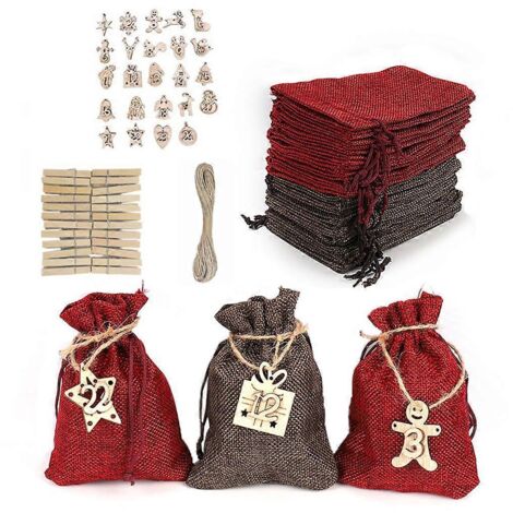 Pochette cadeau calendrier de l'Avent de Noël avec compte à rebours de 24 jours, à suspendre, avec pinces à chiffres en bois et corde en chanvre, idéale pour les fêtes de Noël. (1/5)