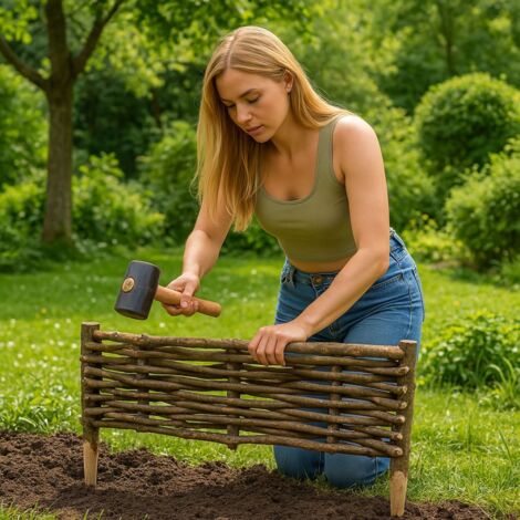 Bordure pour potager en noisetier tressé horizontal – Dimensions 30x115 cm – Avec piquets pour délimitation précise – Installation facile (1/4)