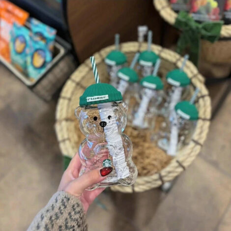 Cute bear-shaped glass infuser with straw, 591ml capacity, creative and portable. (1/2)