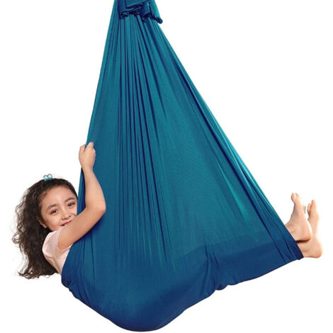 Ensemble de balançoire de yoga verte avec hamac, câbles et outils d'inversion, idéal pour la pratique du yoga en intérieur et à domicile. (1/5)