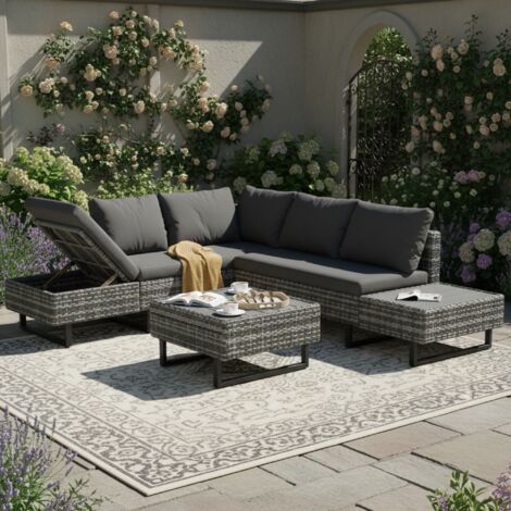 Décor en rotin polyvalent. Meuble de jardin pour des chaises et un canapé. Coin-couchée dans le meuble principal. Tablettes et accessoires à disposition. Tapis amovible et lavable. Couleur grise. (1/5)