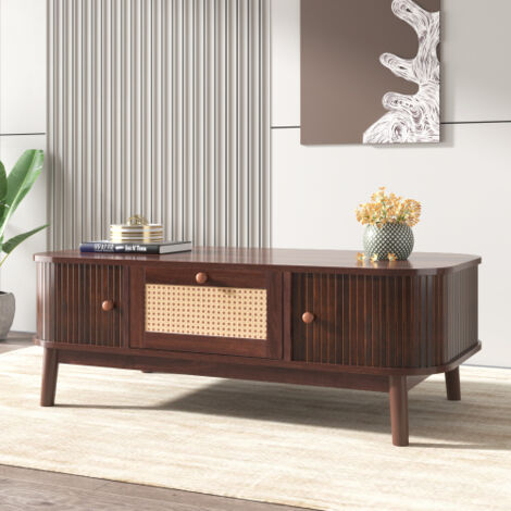Table basse – Table basse en rotin, dotée de tiroirs aux façades en rotin et de portes coulissantes à lattes en bois massif, de pieds en bois massif, et affichant un style maison de campagne naturel. (1/5)