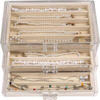 CLUQMEIK - Caja organizadora de collar con tapa transparente, soporte de terciopelo a prueba de polvo, vitrina de almacenamiento de acrílico apilable para mujeres y niñas (beige, 3 cajones)
