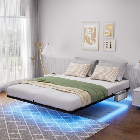 Lit métallique suspendu de dimensions 140 x 200 cm, équipé d’une lumière LED. Le cadre du lit est en métal, ce qui lui confère une stabilité et une robustesse remarquables. Lit suspendu, avec un desig (1/5)
