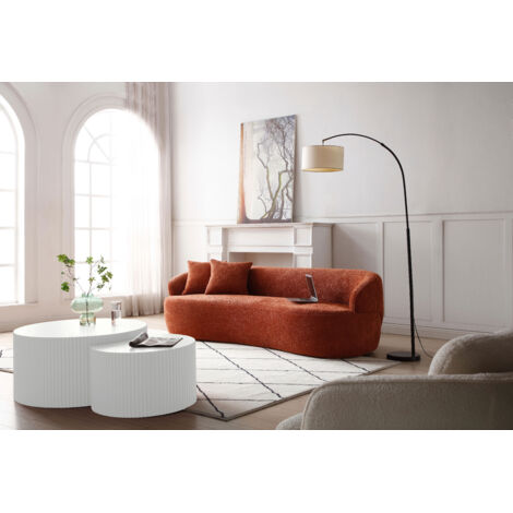 Table de salon moderne en set, lot de 2. Des tables de style “Nesting” fabriquées en plaque de MDF laquée blanc. Table d’appoint de forme demi-lune, avec une bordure à motifs ondulés. Conçue pour un u (1/5)
