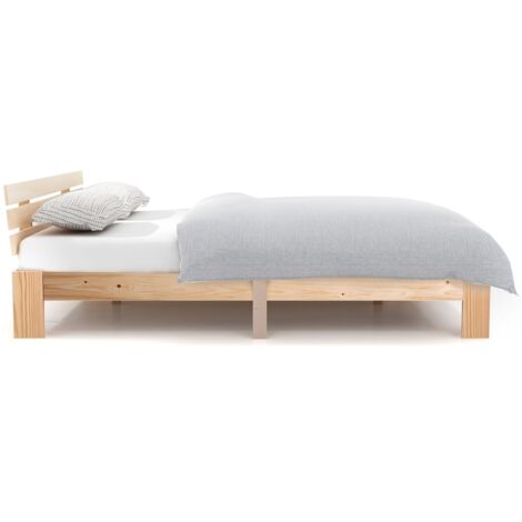 Lit en bois. Lit double, avec un cadre du lit en bois et un sommier à palettes. Dimensions : 200 x 140 cm. Lit double en bois massif, pouvant être utilisé comme lit en chêne. (1/5)