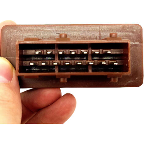 Le 19207L est un relais universel pour les moteurs Peugeot 106, 206, 207, 307, 406, Citroën C2 et Picasso, utilisé pour contrôler les équipements électriques dans le compartiment moteur. (1/4)