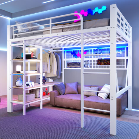 Lit surélevé, dimensions : 140 x 200 cm. Cadre en fer. Enfilement permettant de suspendre des objets. Poste à mailles pour les vêtements. Espaces ouverts sous le lit. Éclairage LED. Pas de matelas. Co (1/5)